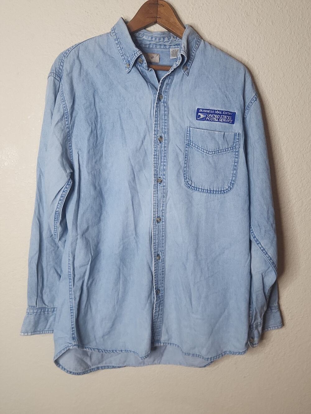 Vintage USPS Denim Blue Long Sleeve Button Chambray Mens Shirt Size Medium Patch